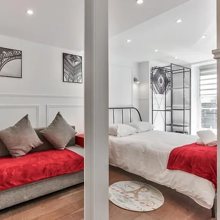 40-flat Eiffel Apartman *